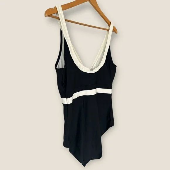 Dkny Black and White Colorblock One Piece Swimsuit - Picture 9 of 11